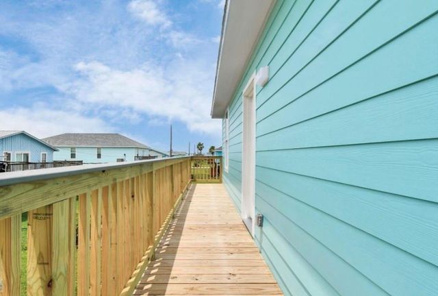 22814 Camino Street, Galveston, TX 77554