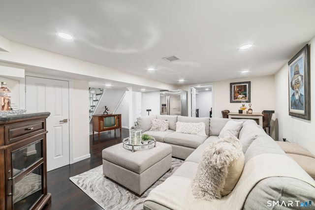 18 Fairlea Avenue, Stratford, CT 06614