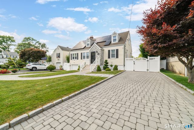 18 Fairlea Avenue, Stratford, CT 06614
