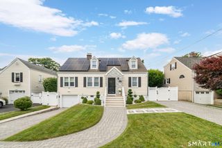 18 Fairlea Avenue, Stratford, CT 06614