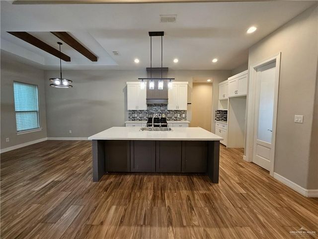 100 N Valencia Drive, Bayview, TX 78566