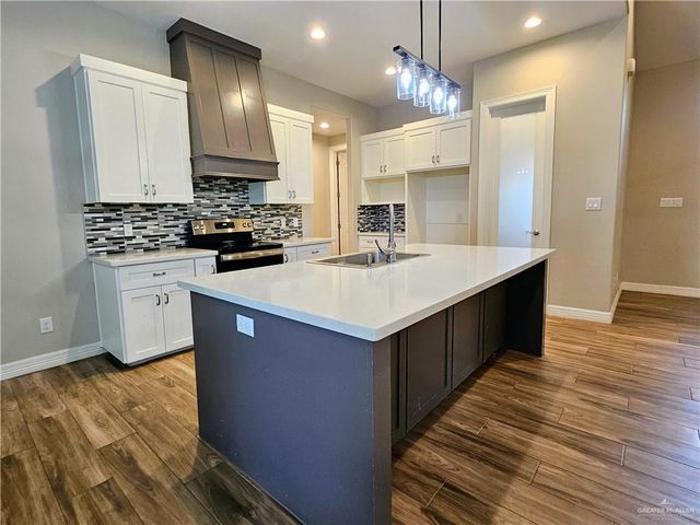 100 N Valencia Drive, Bayview, TX 78566