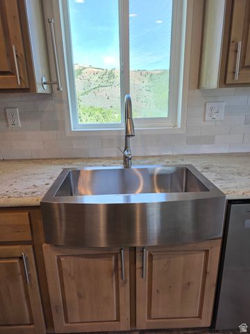 2924 N WATER CANYON AVE, Huntsville, UT 84317