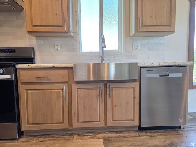 2924 N WATER CANYON AVE, Huntsville, UT 84317