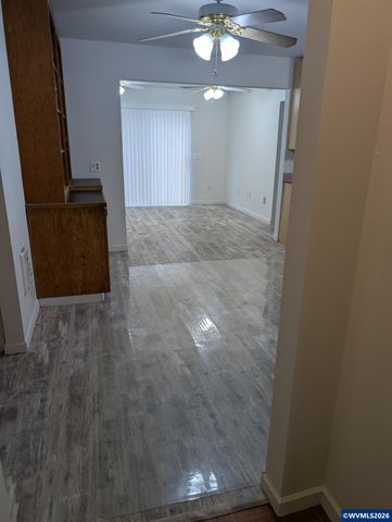 730 Burton St, Harrisburg, OR 97446
