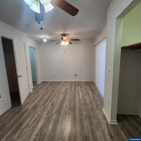 730 Burton St, Harrisburg, OR 97446