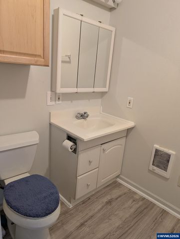 730 Burton St, Harrisburg, OR 97446