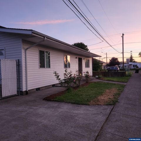 730 Burton St, Harrisburg, OR 97446