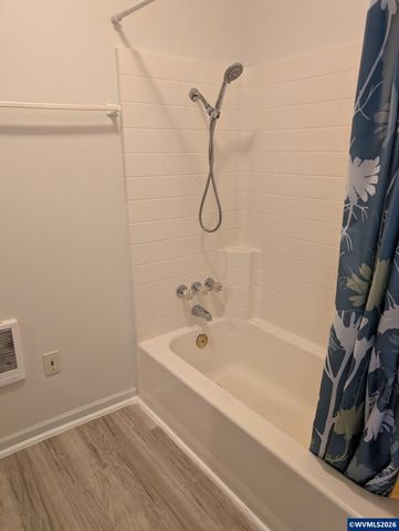 730 Burton St, Harrisburg, OR 97446