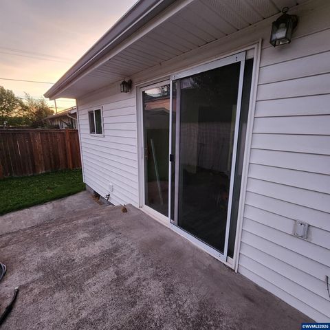 730 Burton St, Harrisburg, OR 97446