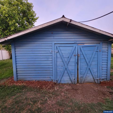 730 Burton St, Harrisburg, OR 97446