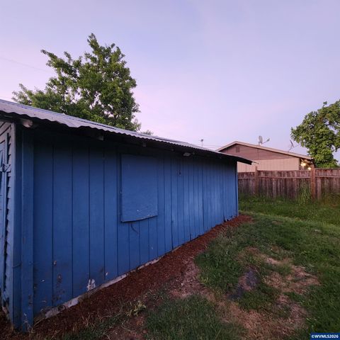 730 Burton St, Harrisburg, OR 97446