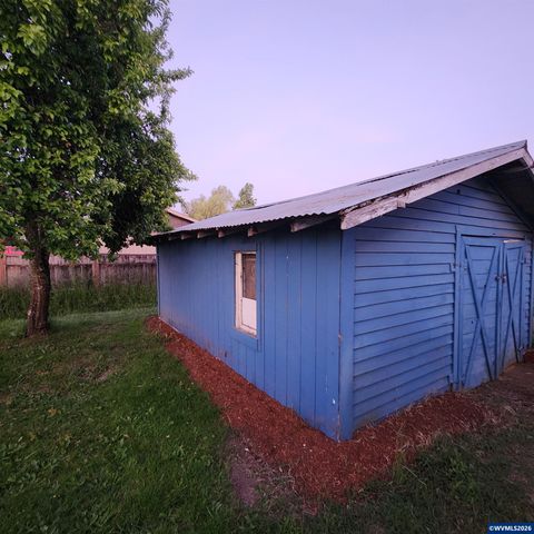 730 Burton St, Harrisburg, OR 97446