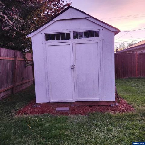 730 Burton St, Harrisburg, OR 97446