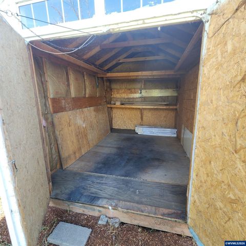 730 Burton St, Harrisburg, OR 97446