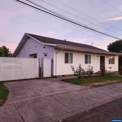 730 Burton St, Harrisburg, OR 97446