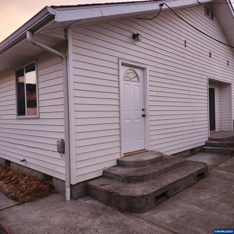 730 Burton St, Harrisburg, OR 97446