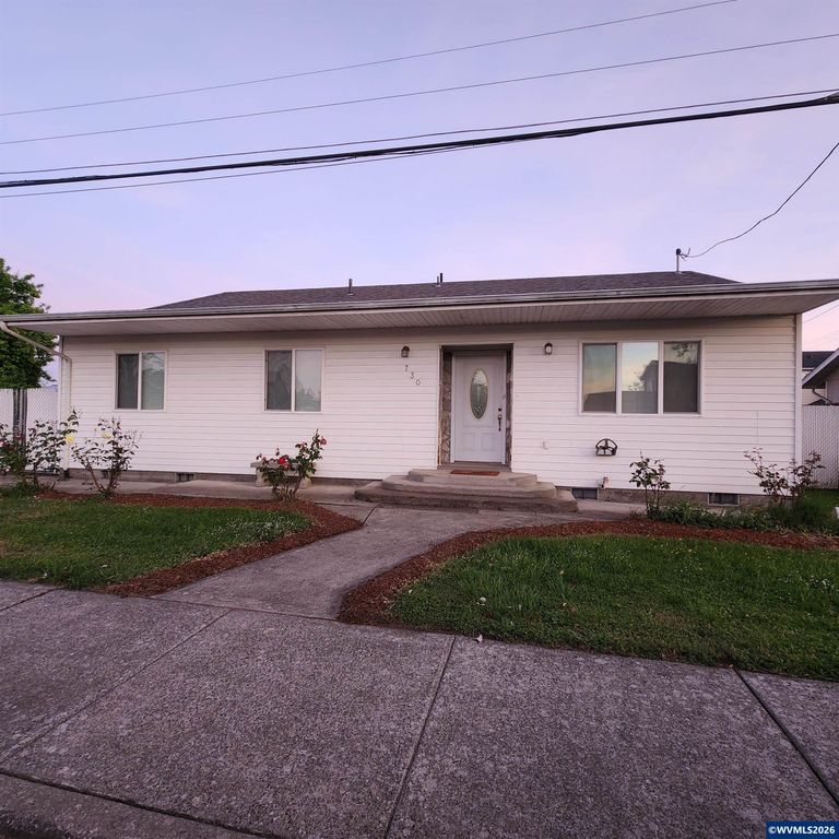 730 Burton St, Harrisburg, OR 97446
