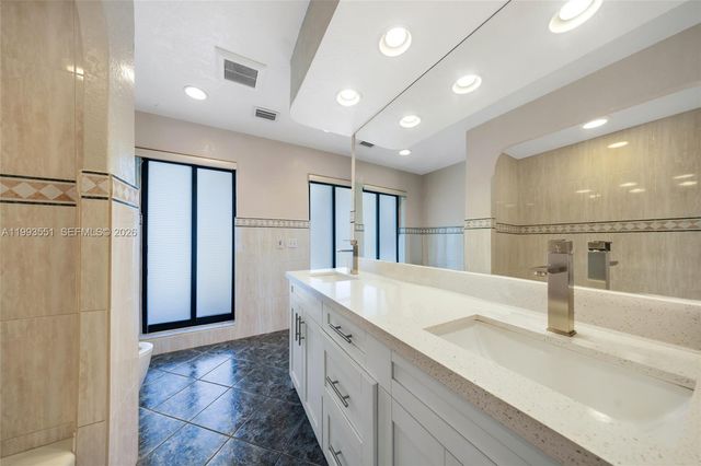 2752 NE 3rd St 0, Pompano Beach, FL 33062