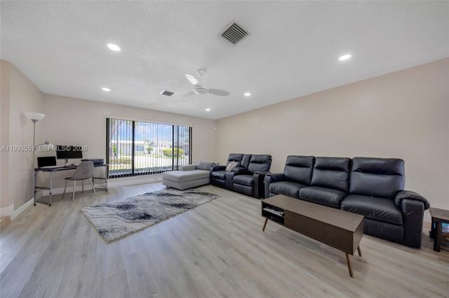 2752 NE 3rd St 0, Pompano Beach, FL 33062