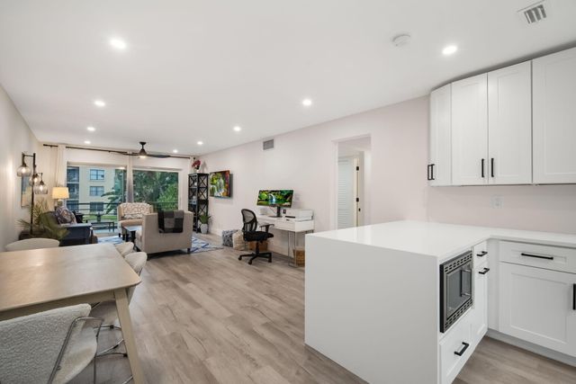 200 Waterway Drive S 209, Lantana, FL 33462