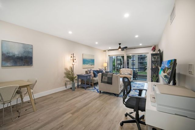 200 Waterway Drive S 209, Lantana, FL 33462