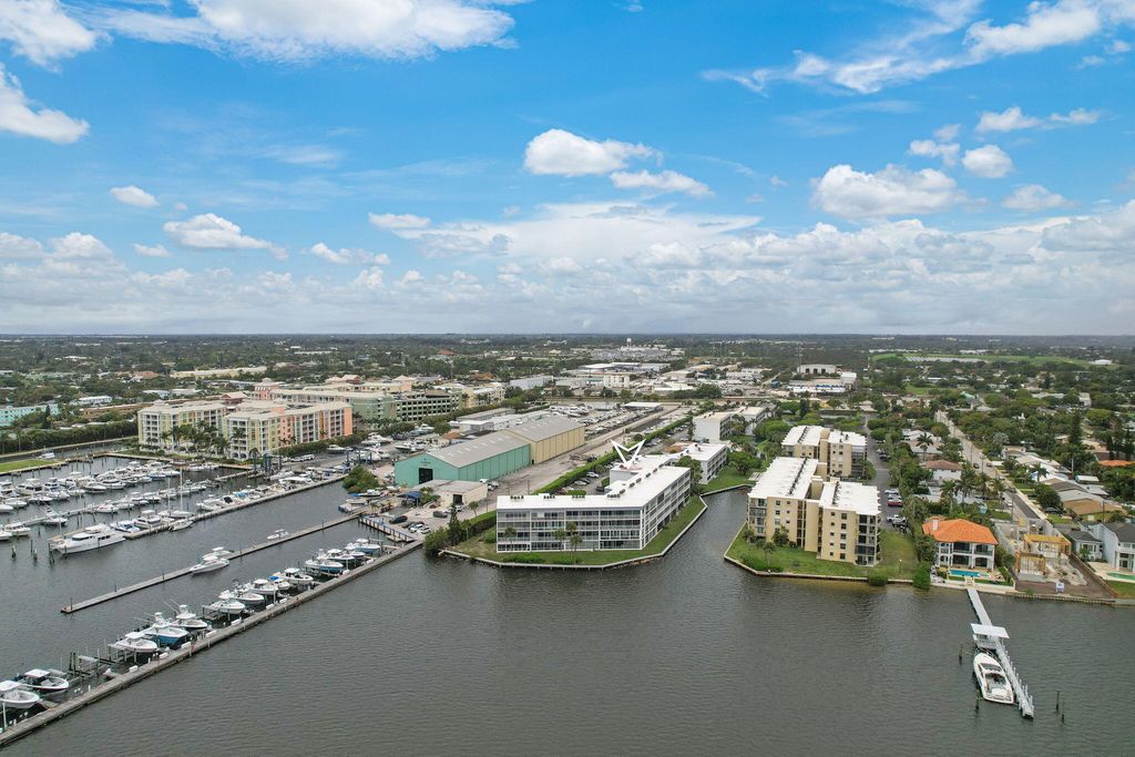 200 Waterway Drive S 209, Lantana, FL 33462