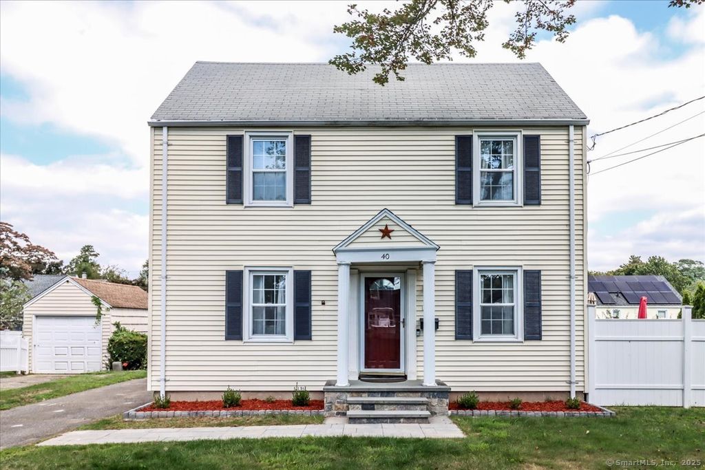 40 Laughlin Road East, Stratford, CT 06614