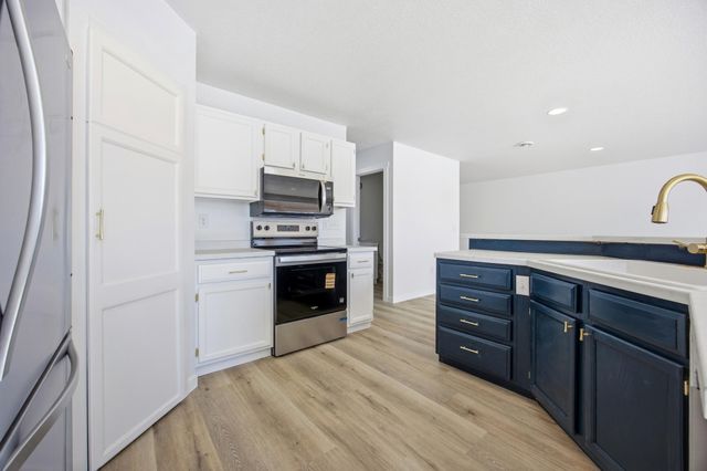 825 12th Avenue W, West Fargo, ND 58078