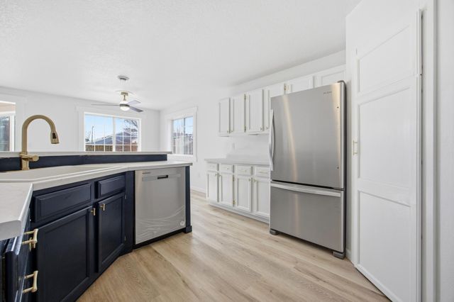 825 12th Avenue W, West Fargo, ND 58078