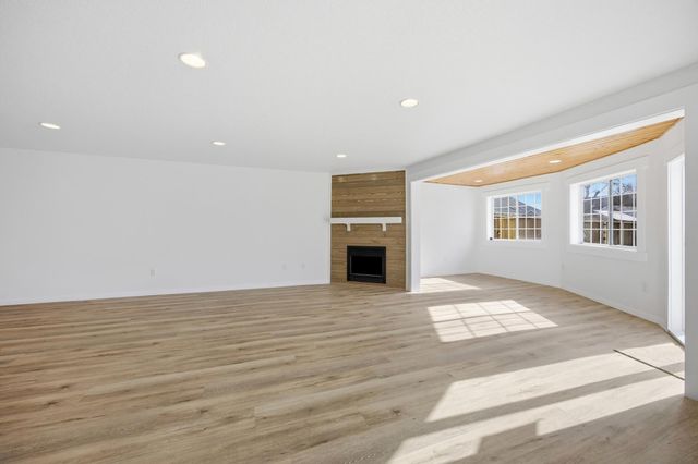 825 12th Avenue W, West Fargo, ND 58078