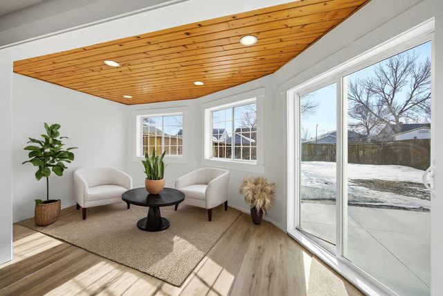 825 12th Avenue W, West Fargo, ND 58078