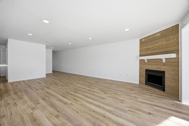 825 12th Avenue W, West Fargo, ND 58078