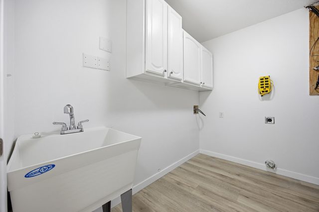 825 12th Avenue W, West Fargo, ND 58078