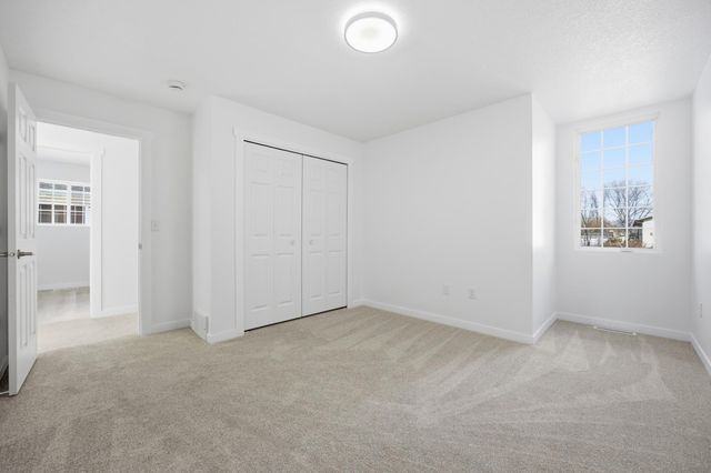 825 12th Avenue W, West Fargo, ND 58078