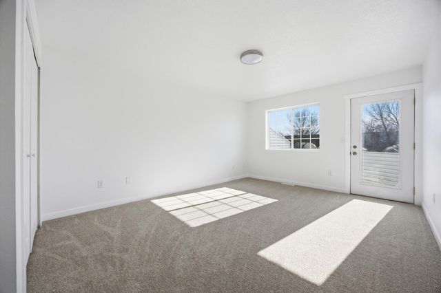 825 12th Avenue W, West Fargo, ND 58078