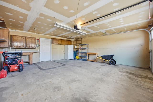 825 12th Avenue W, West Fargo, ND 58078