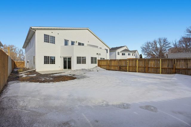 825 12th Avenue W, West Fargo, ND 58078