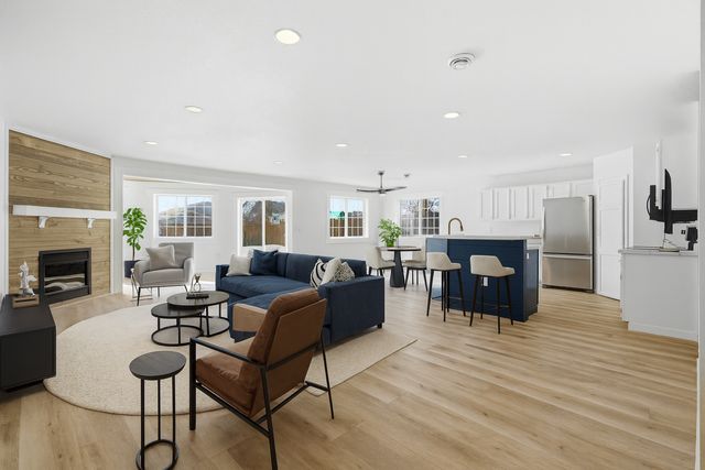 825 12th Avenue W, West Fargo, ND 58078