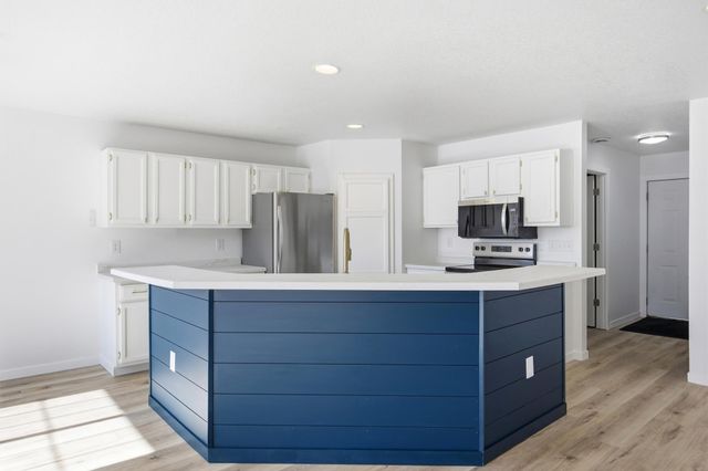 825 12th Avenue W, West Fargo, ND 58078