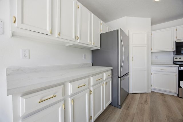 825 12th Avenue W, West Fargo, ND 58078