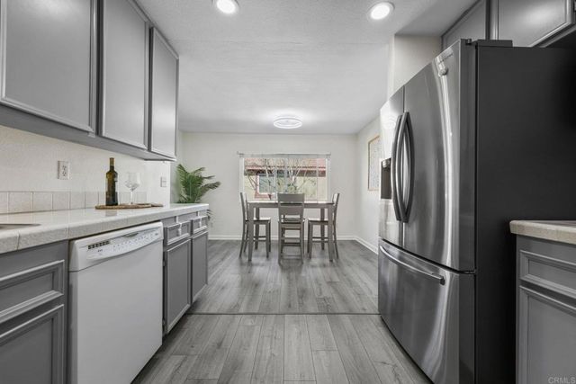 10794 Jeanne D, Santee, CA 92071