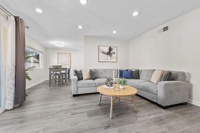 10794 Jeanne D, Santee, CA 92071