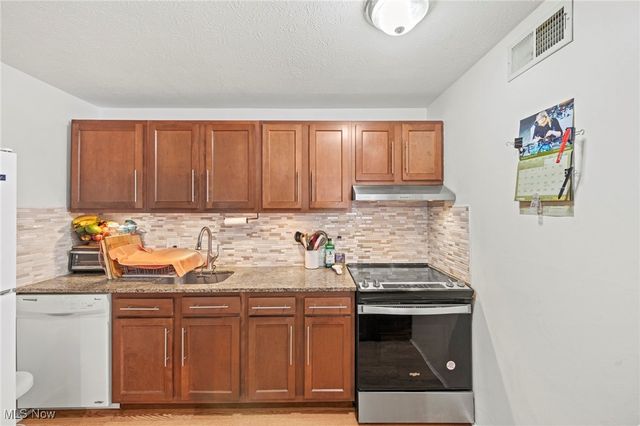 10404 N Church Drive 409, Cleveland, OH 44130