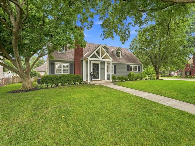 2625 W 50th Street, Westwood, KS 66205