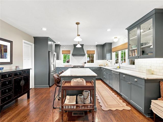 2625 W 50th Street, Westwood, KS 66205