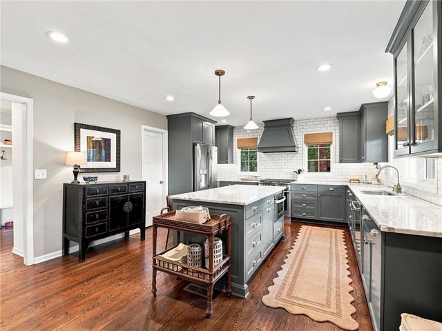2625 W 50th Street, Westwood, KS 66205