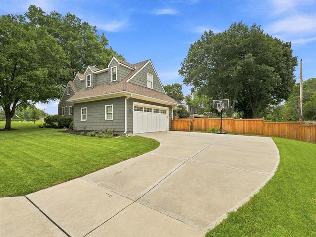 2625 W 50th Street, Westwood, KS 66205