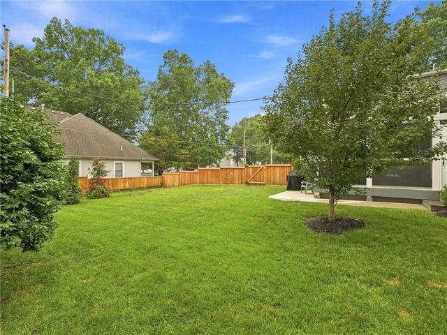 2625 W 50th Street, Westwood, KS 66205