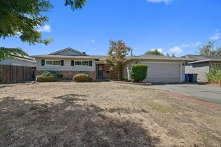621 W D St S, Dixon, CA 95620